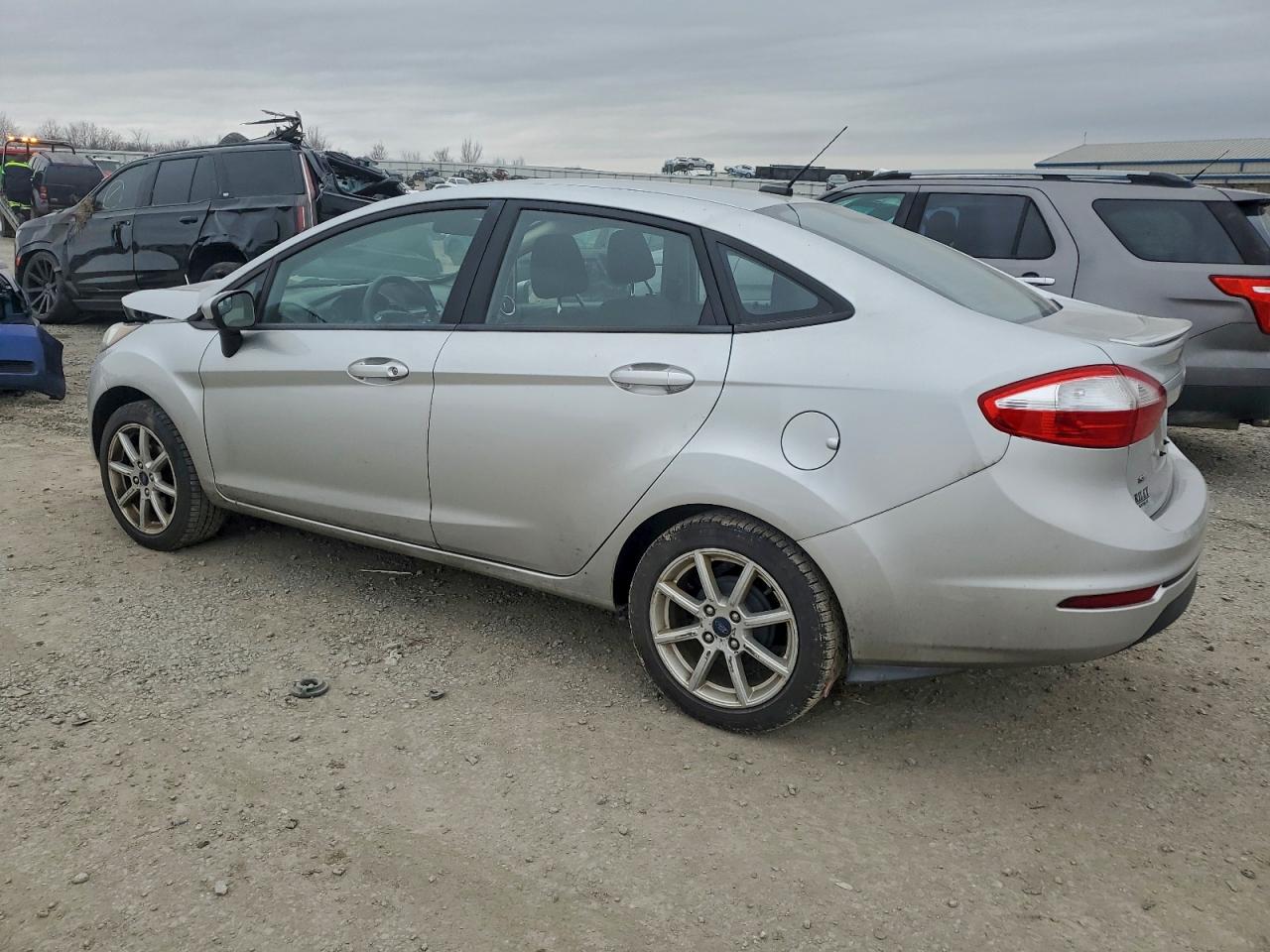 2019 FORD FIESTA SE photo 2