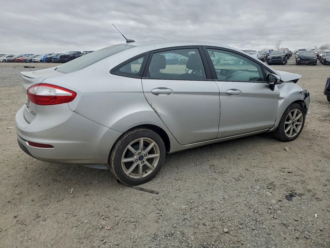 2019 FORD FIESTA SE photo 3
