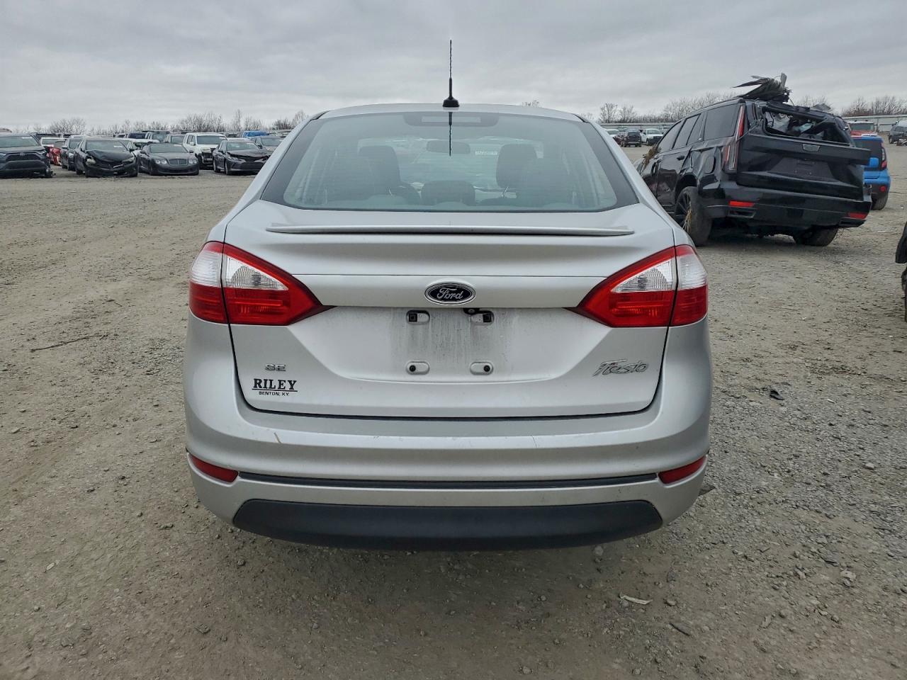 2019 FORD FIESTA SE photo 6