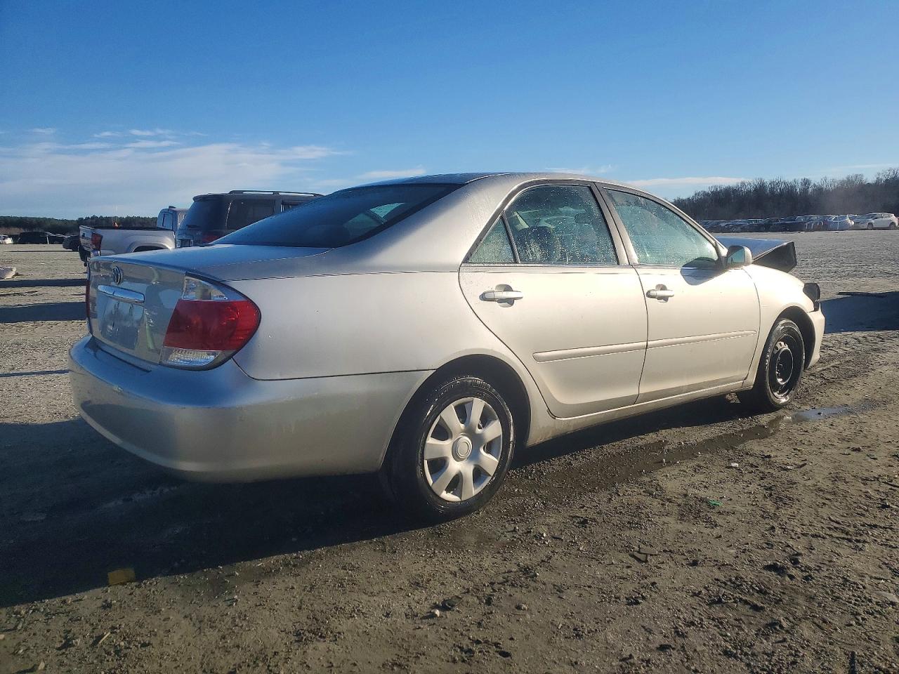 2006 TOYOTA CAMRY LE photo 3