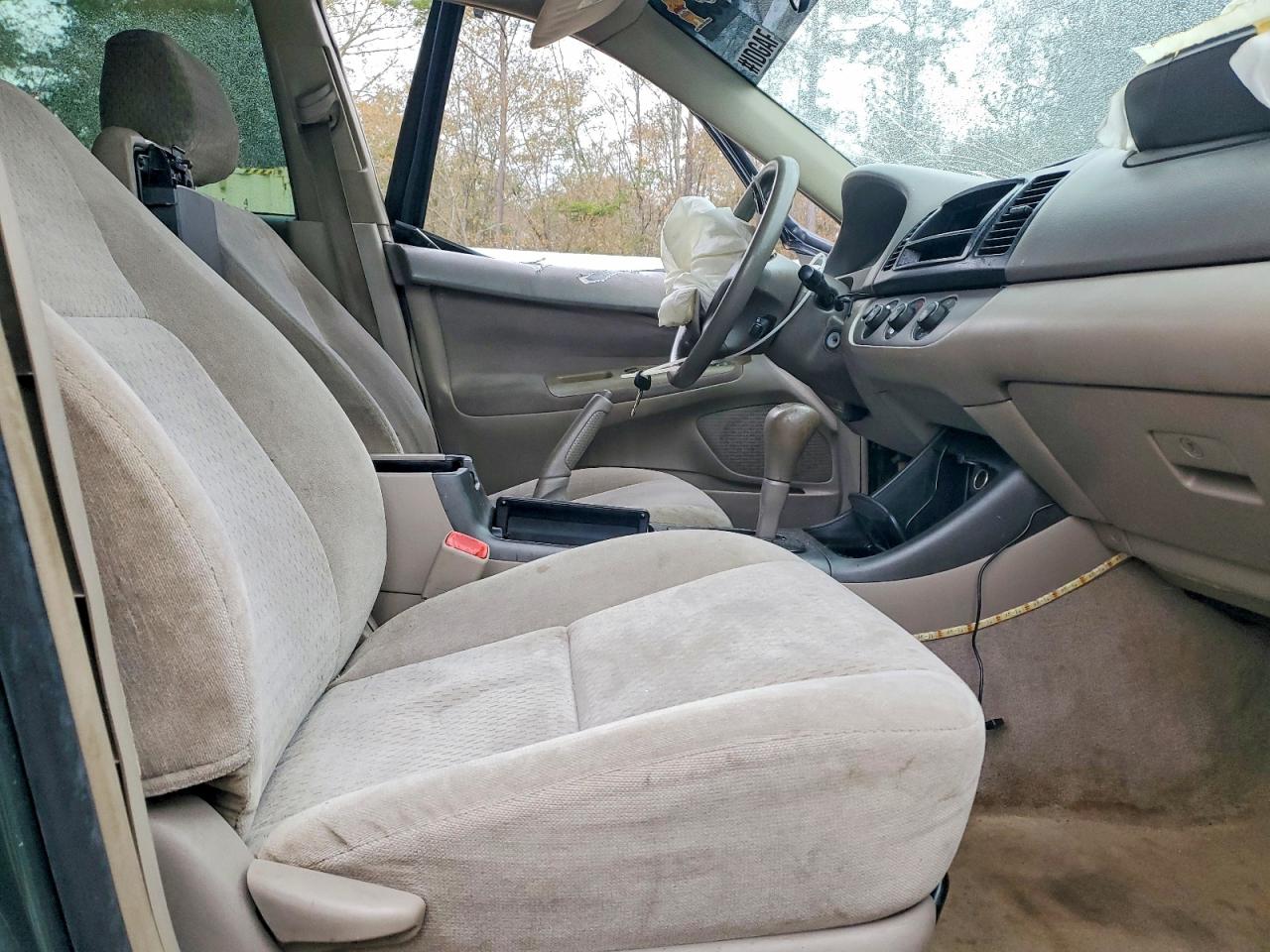 2004 TOYOTA CAMRY LE photo 7