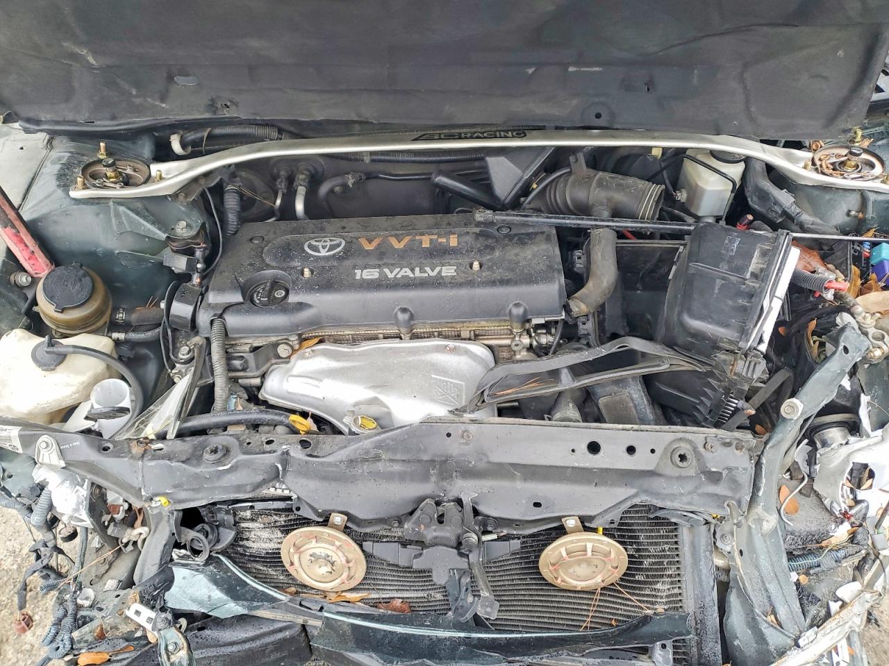 2004 TOYOTA CAMRY LE photo 11