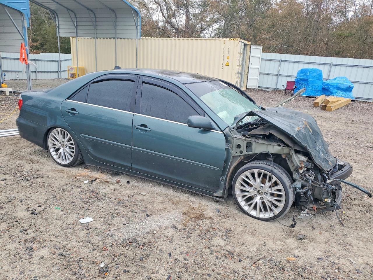 2004 TOYOTA CAMRY LE photo 4