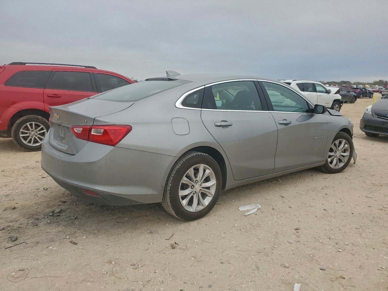 2024 CHEVROLET MALIBU LT photo 3
