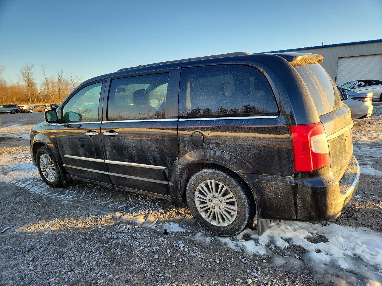 2015 CHRYSLER TOWN & COUNTRY TOURING L photo 4