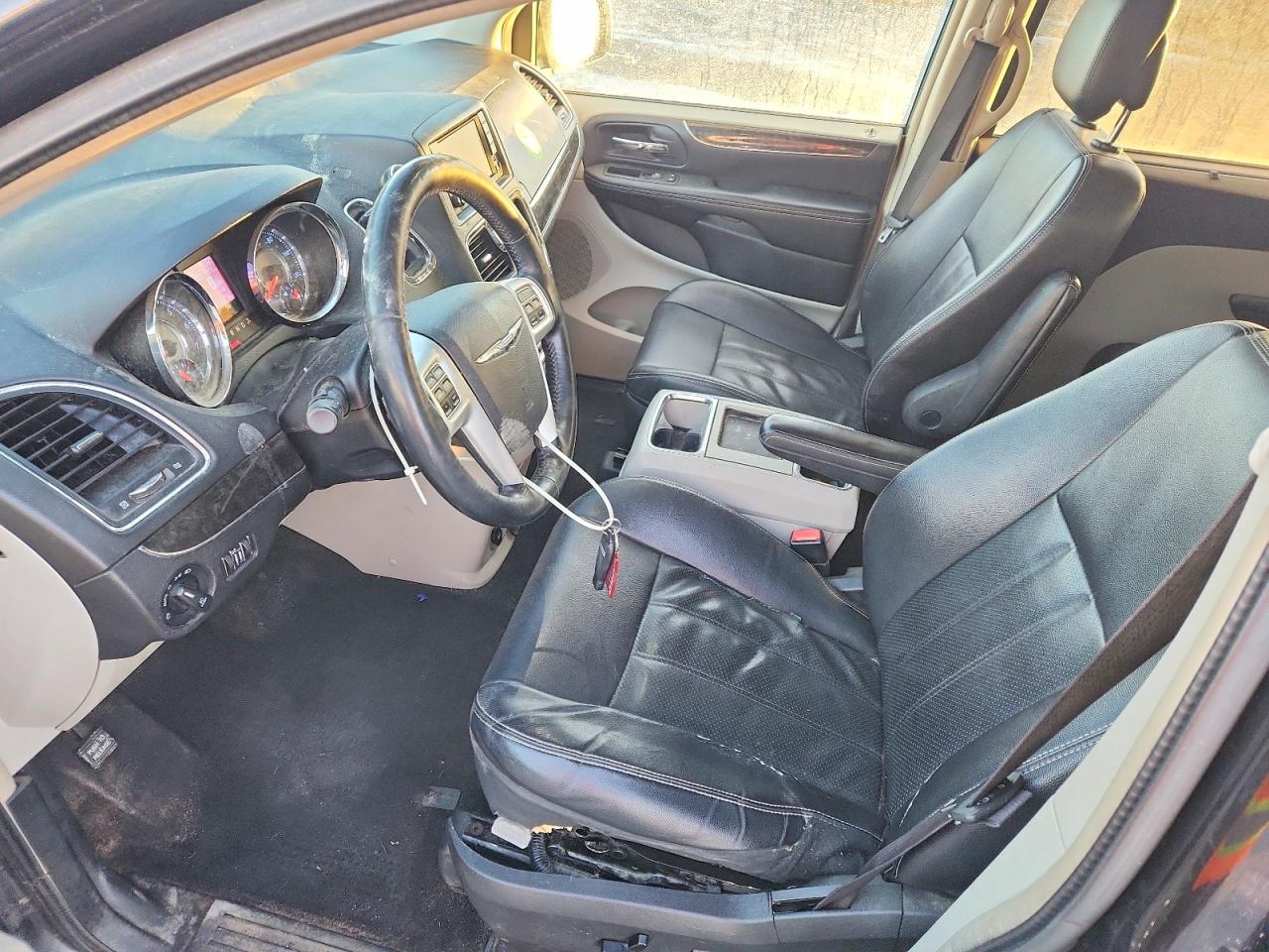 2015 CHRYSLER TOWN & COUNTRY TOURING L photo 19