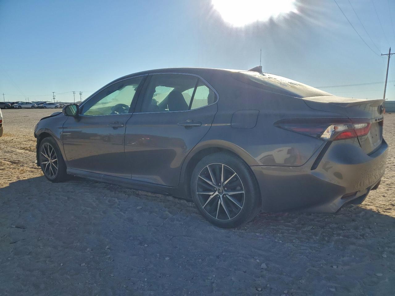 2021 TOYOTA CAMRY SE photo 2