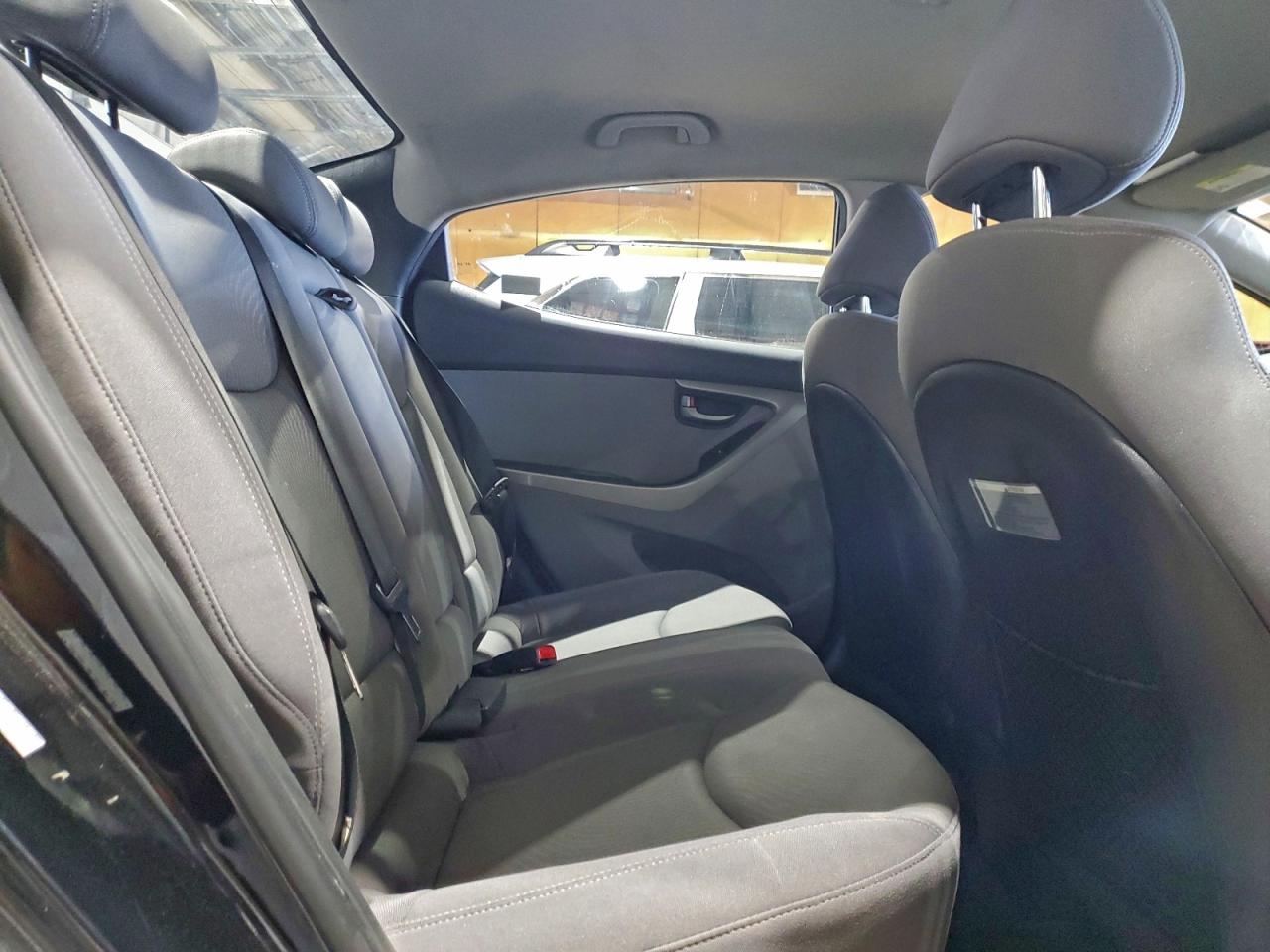 2016 HYUNDAI ELANTRA SE photo 10