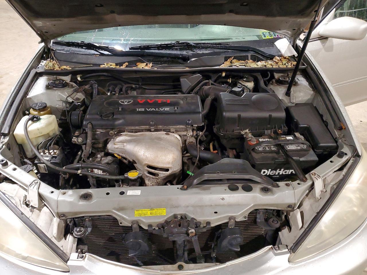 2004 TOYOTA CAMRY LE photo 11