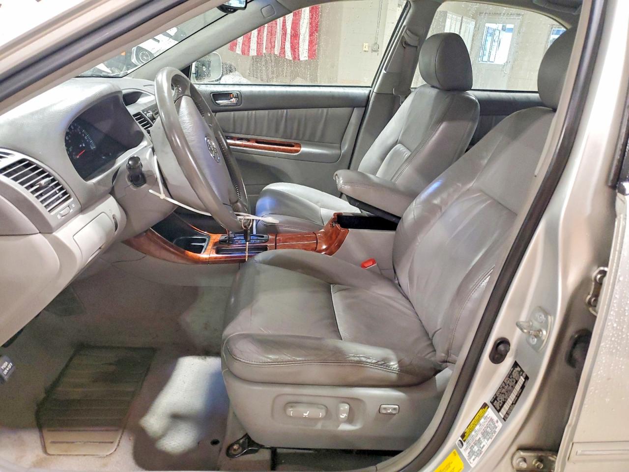 2004 TOYOTA CAMRY LE photo 7