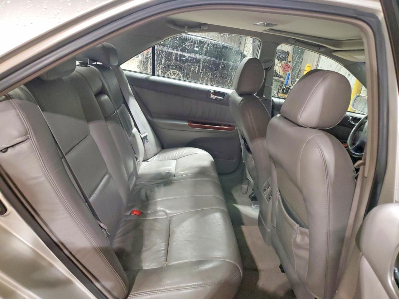 2004 TOYOTA CAMRY LE photo 10