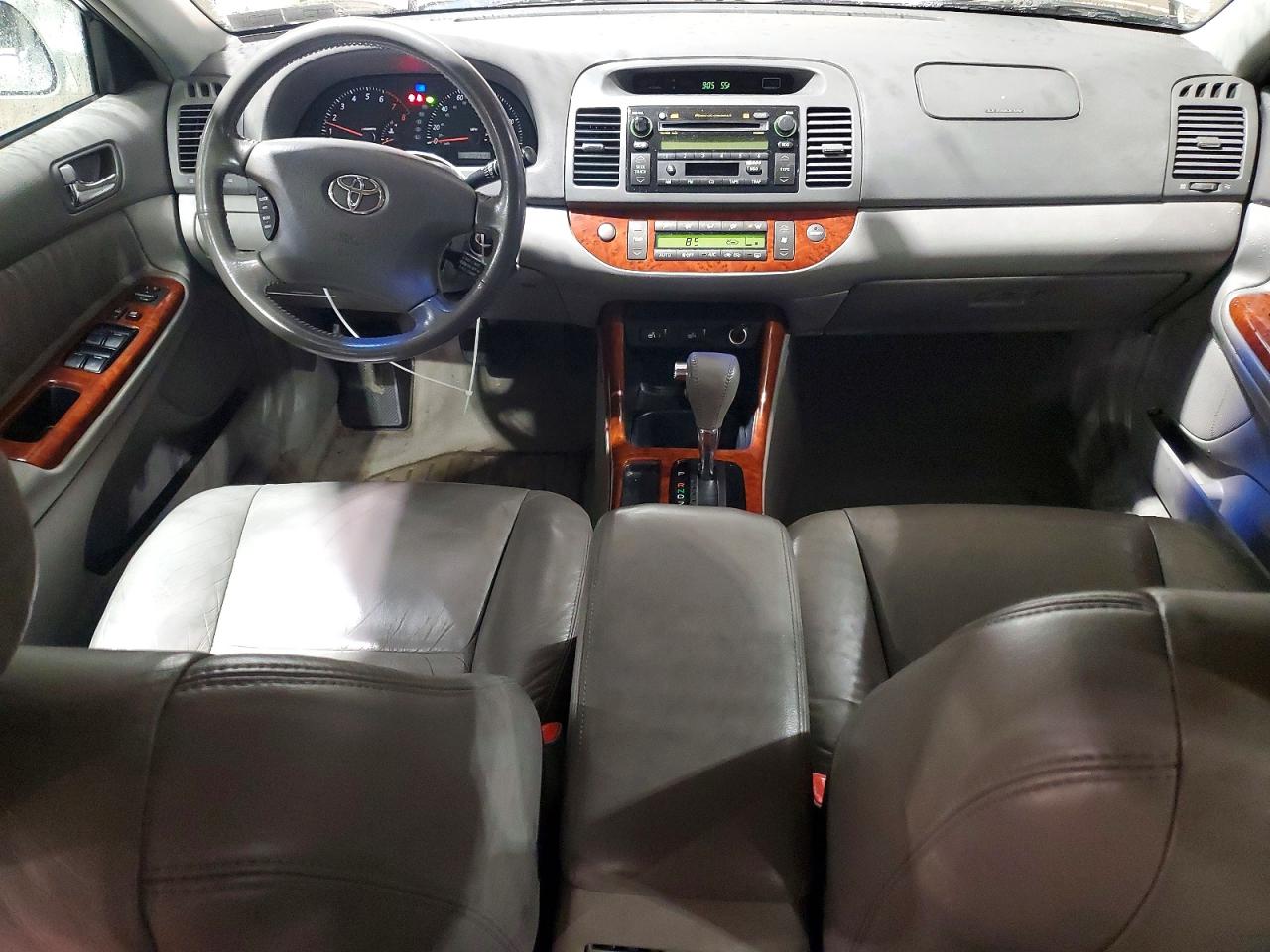 2004 TOYOTA CAMRY LE photo 8