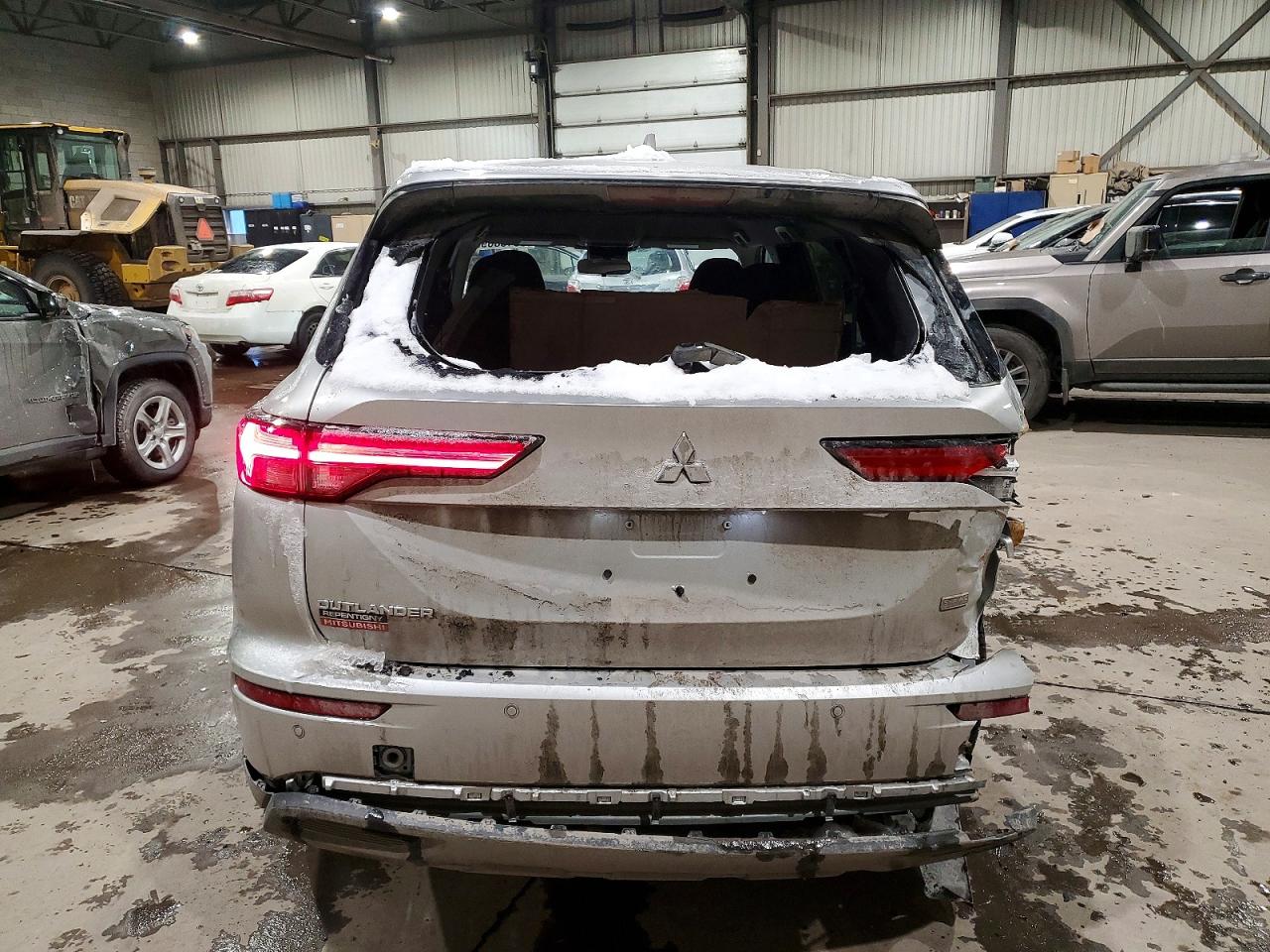 2024 MITSUBISHI OUTLANDER ES photo 6