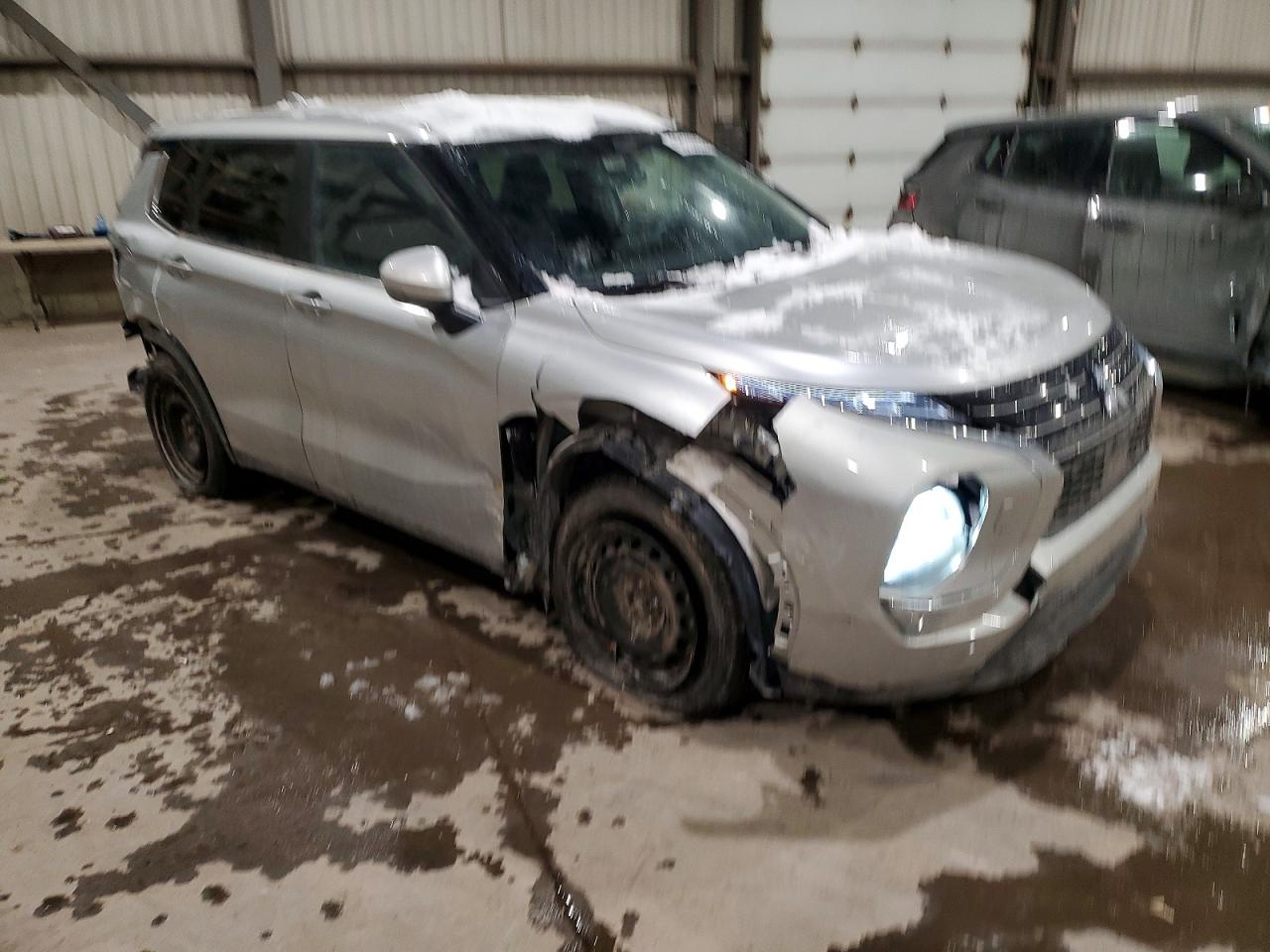 2024 MITSUBISHI OUTLANDER ES photo 4