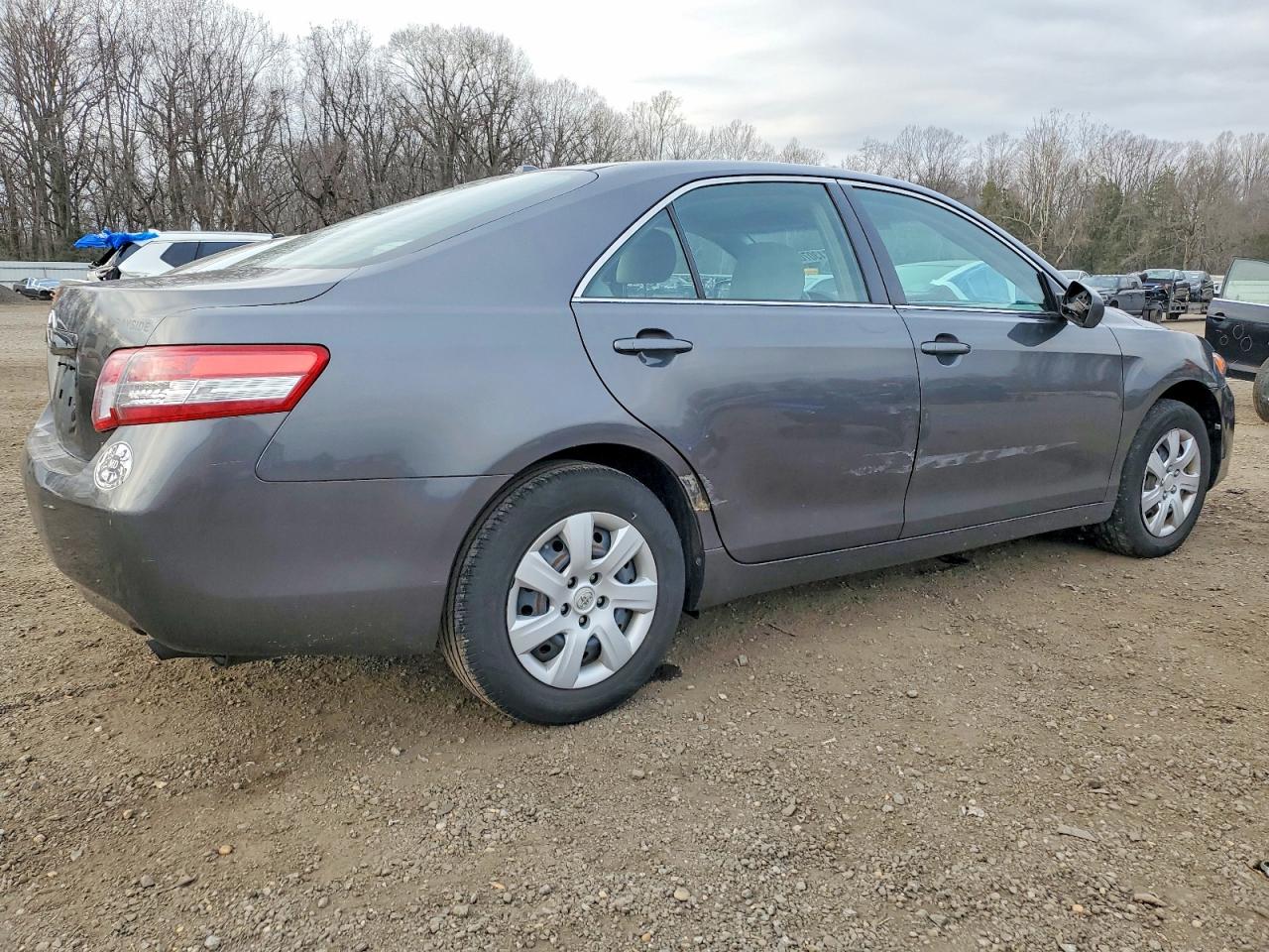 2010 TOYOTA CAMRY BASE photo 3