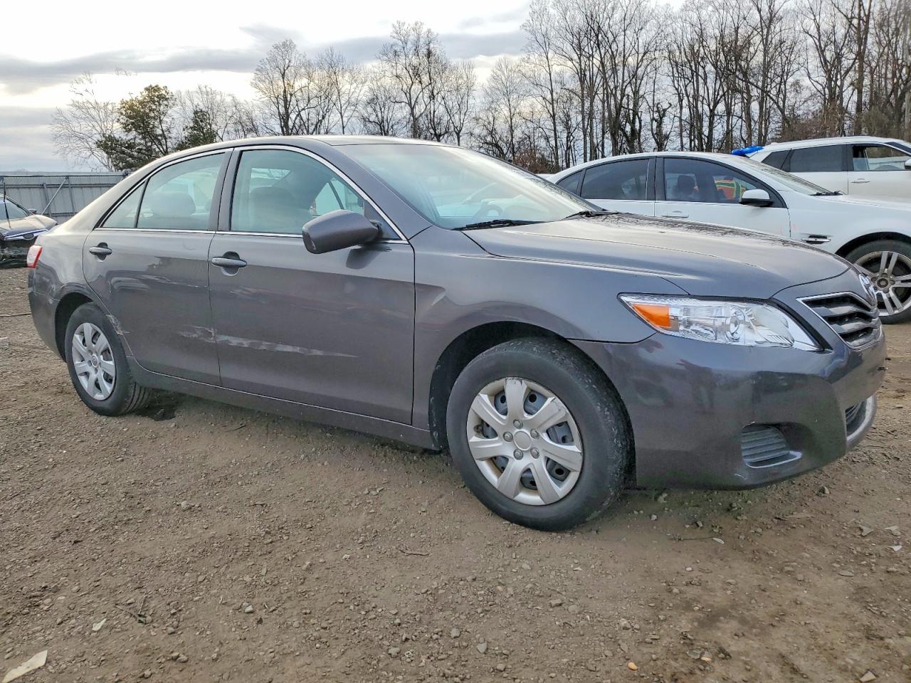 2010 TOYOTA CAMRY BASE photo 4