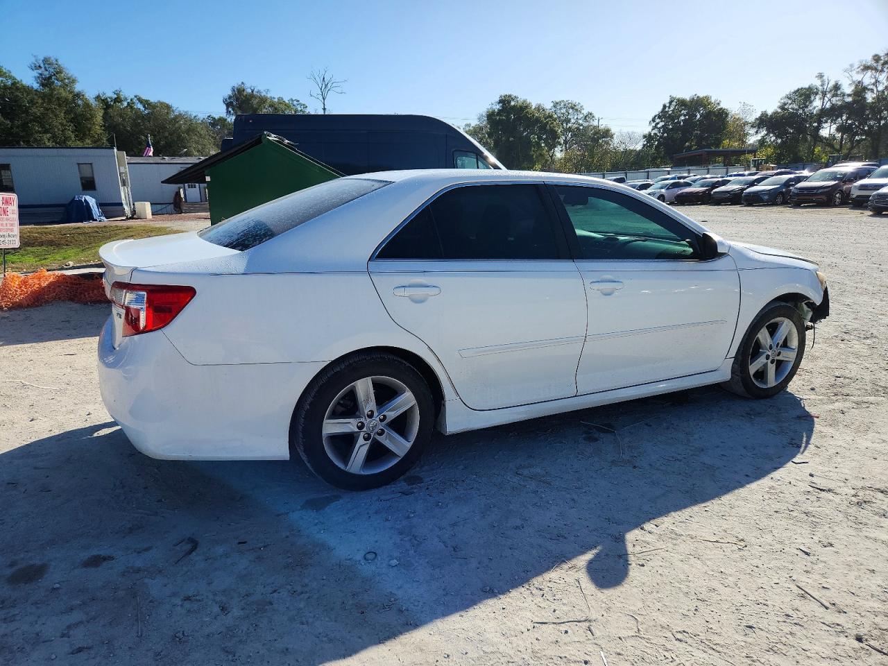 2013 TOYOTA CAMRY L photo 3