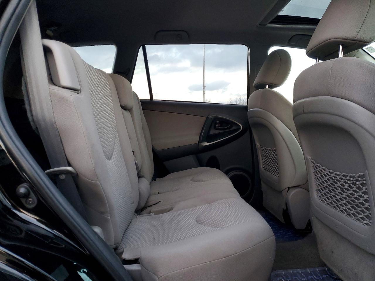2012 TOYOTA RAV4 photo 11