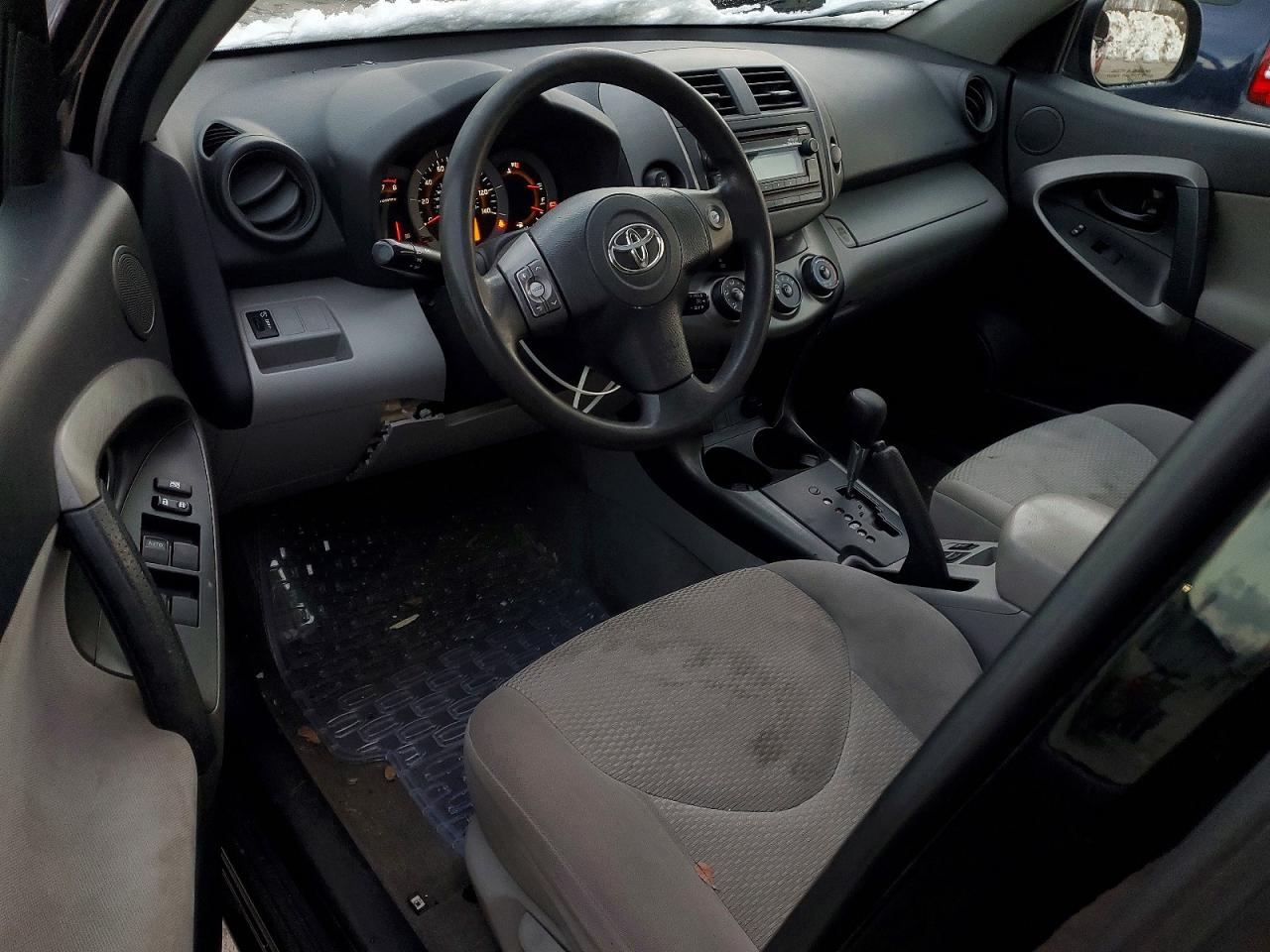 2012 TOYOTA RAV4 photo 8