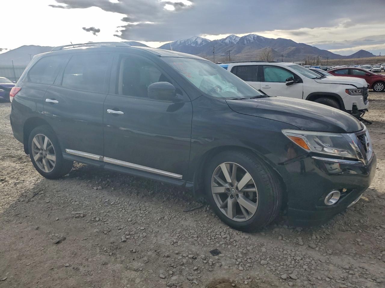 2013 NISSAN PATHFINDER S photo 4