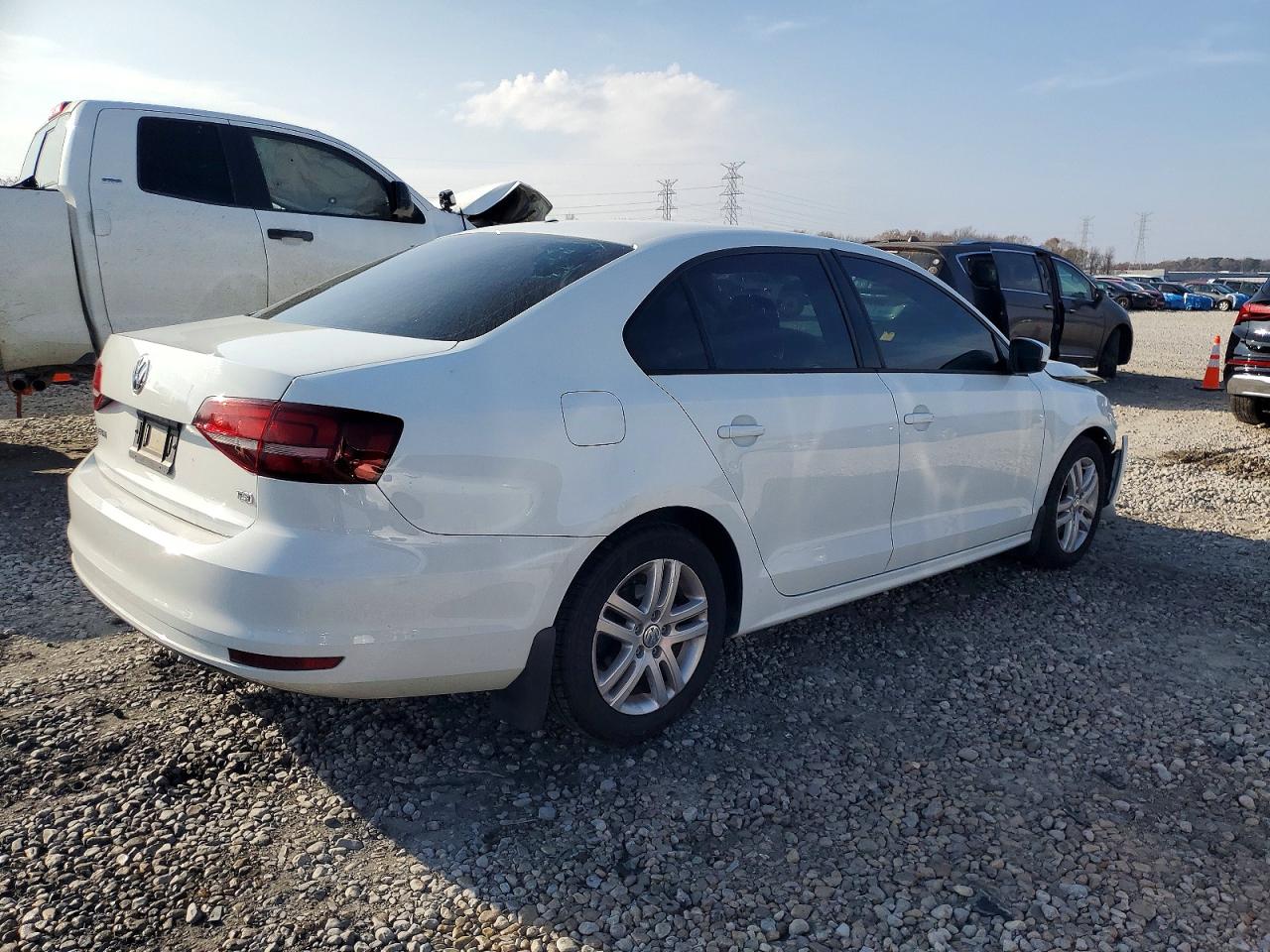 2018 VOLKSWAGEN JETTA S photo 3
