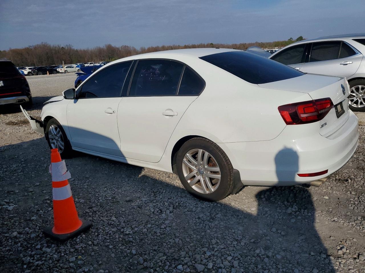 2018 VOLKSWAGEN JETTA S photo 2