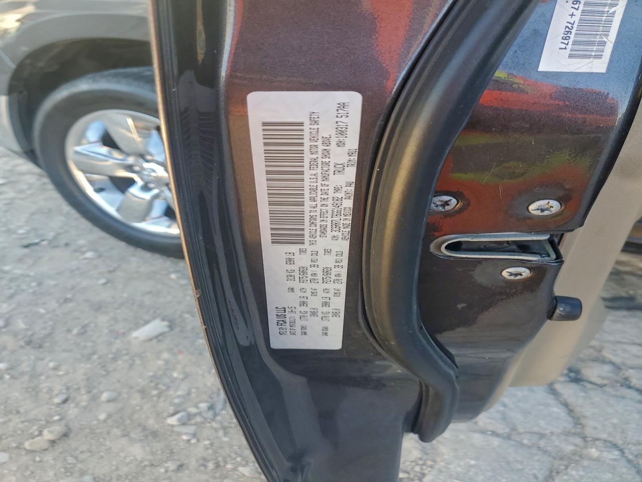 2016 RAM 1500 SLT photo 34