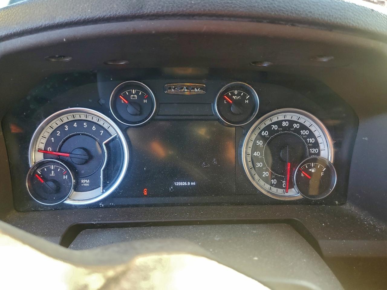 2016 RAM 1500 SLT photo 25
