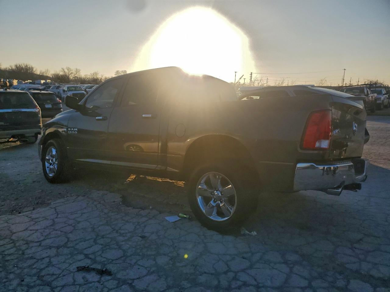 2016 RAM 1500 SLT photo 4
