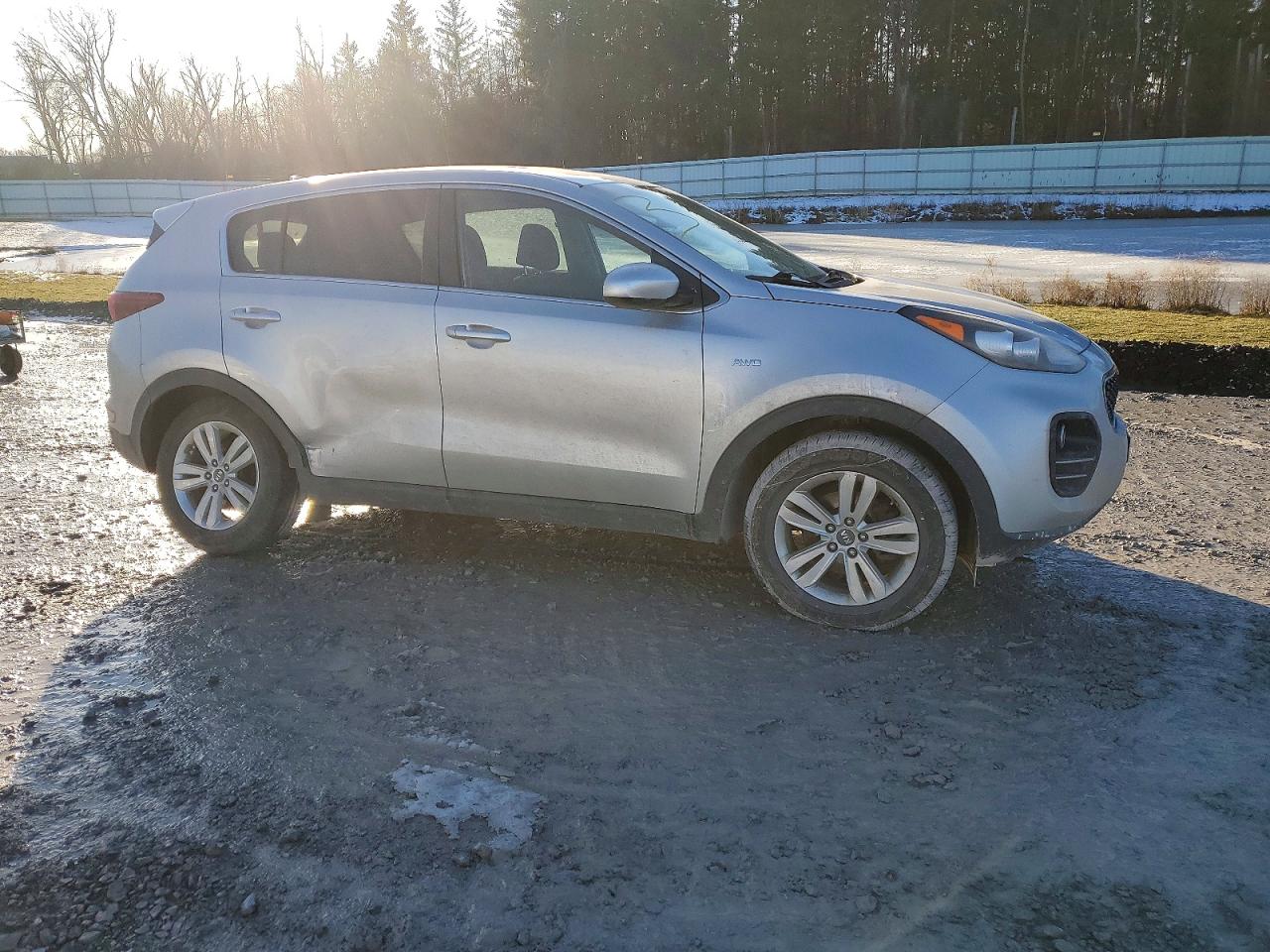 2017 KIA SPORTAGE LX photo 4