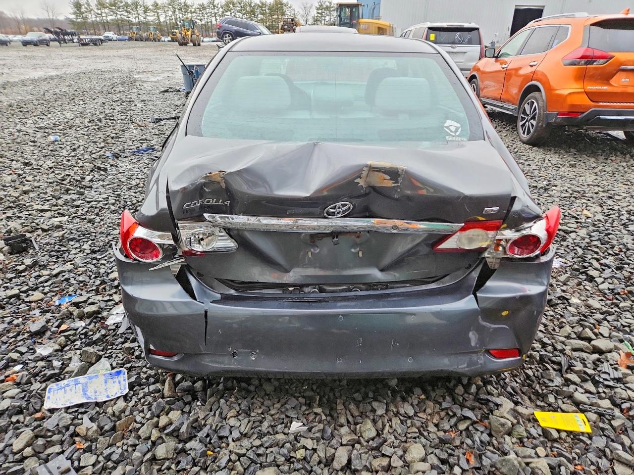 2013 TOYOTA COROLLA BASE photo 6
