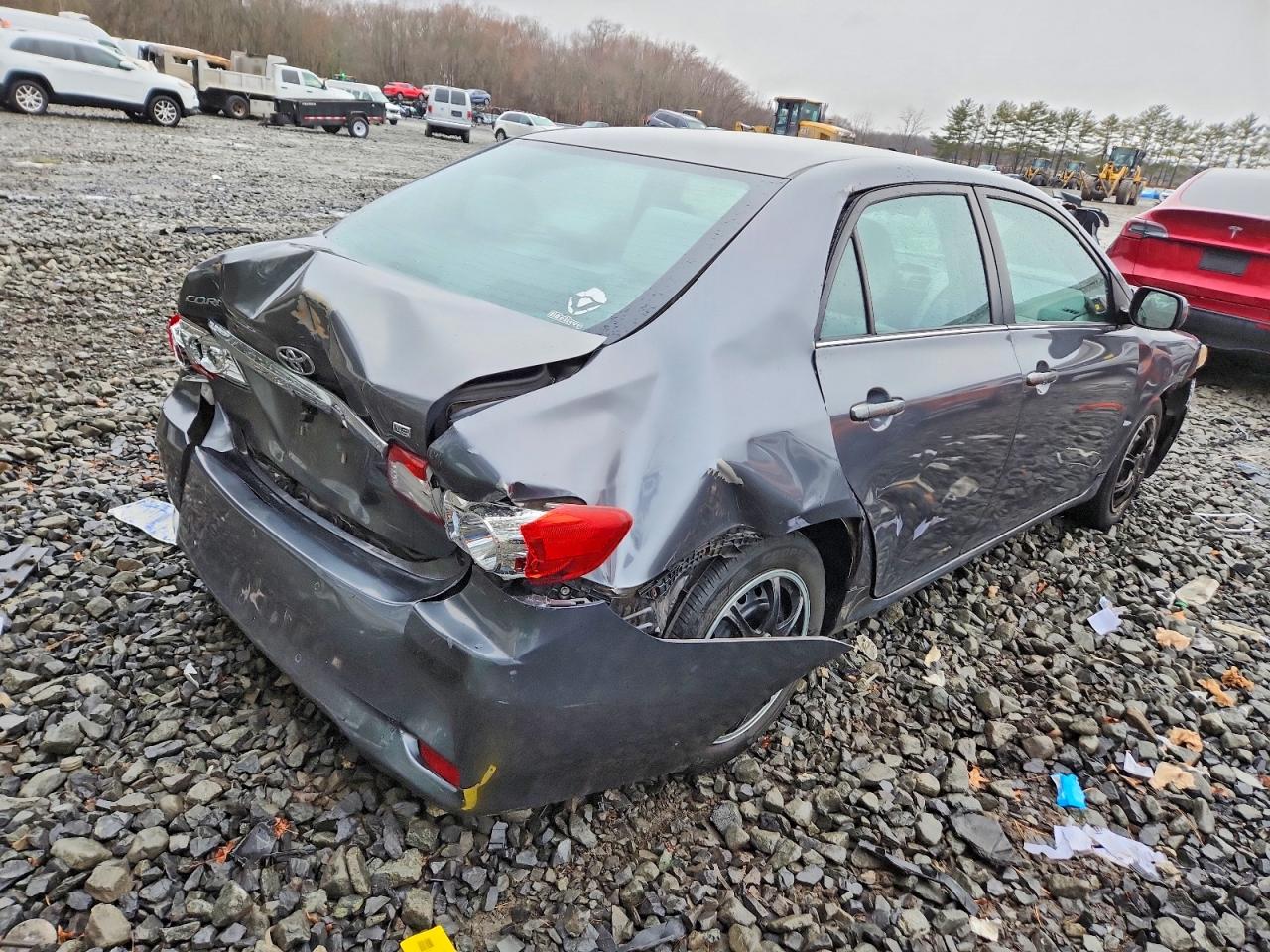 2013 TOYOTA COROLLA BASE photo 3