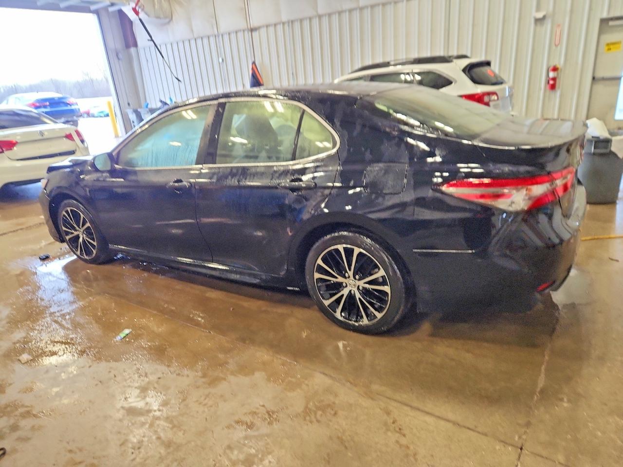 2018 TOYOTA CAMRY L photo 4