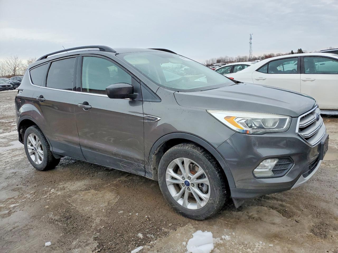 2017 FORD ESCAPE SE photo 4