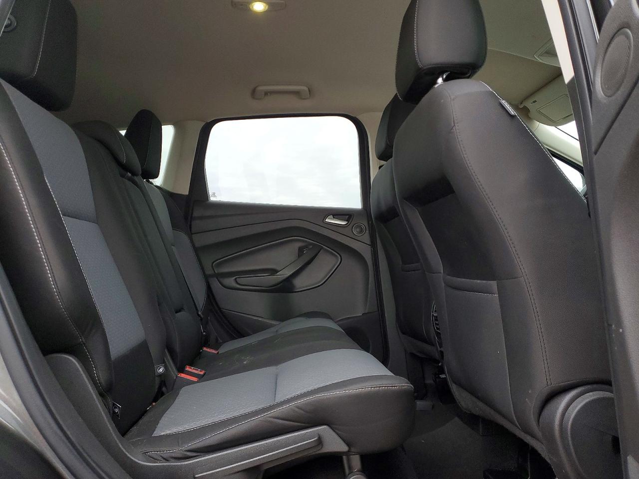 2017 FORD ESCAPE SE photo 11