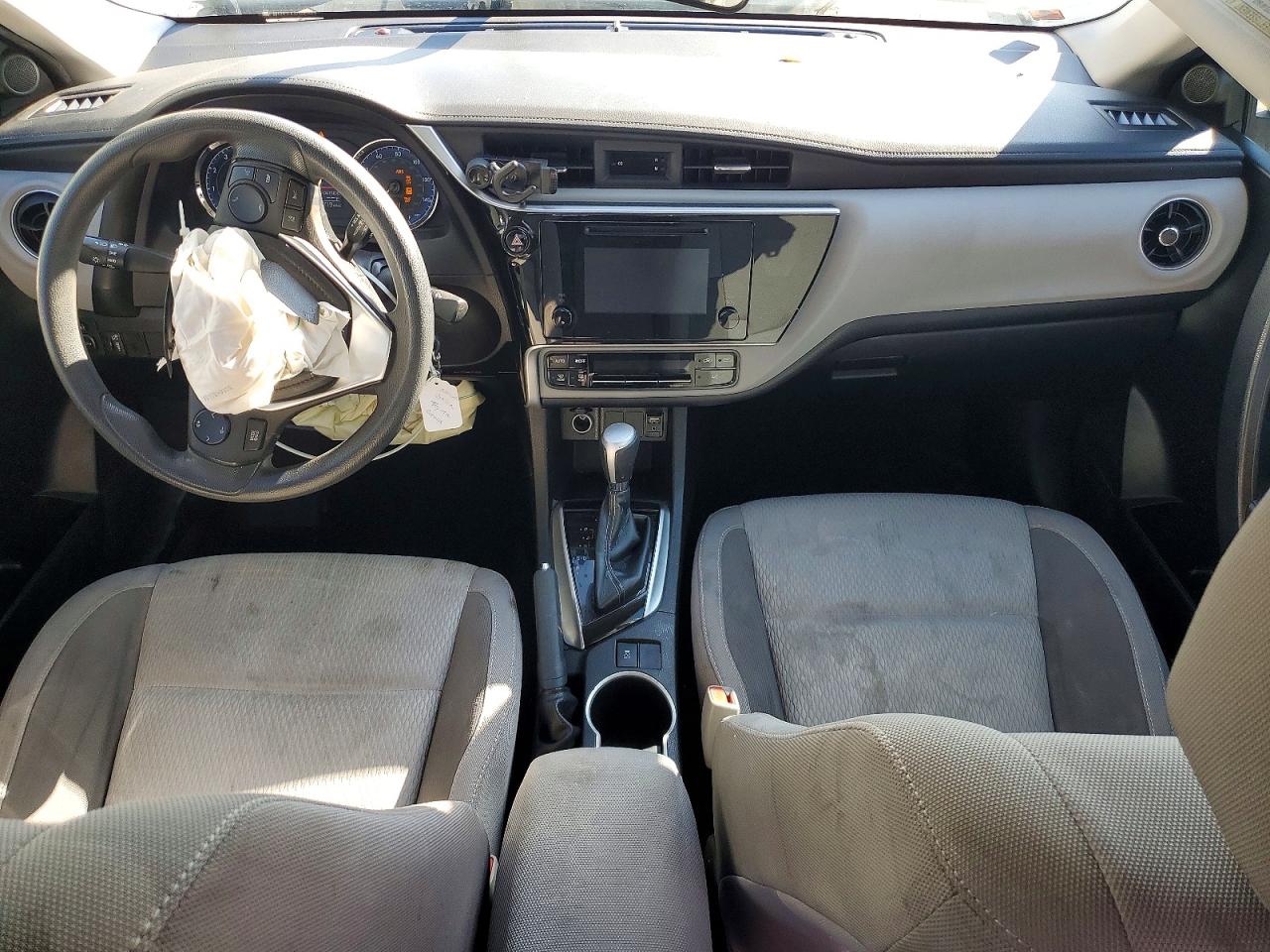 2018 TOYOTA COROLLA L photo 8