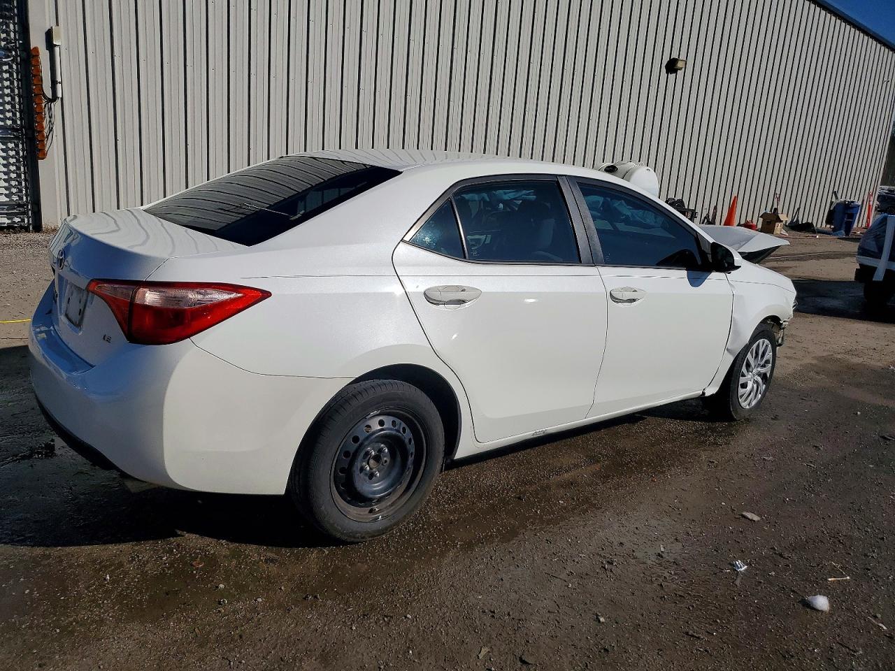 2018 TOYOTA COROLLA L photo 3