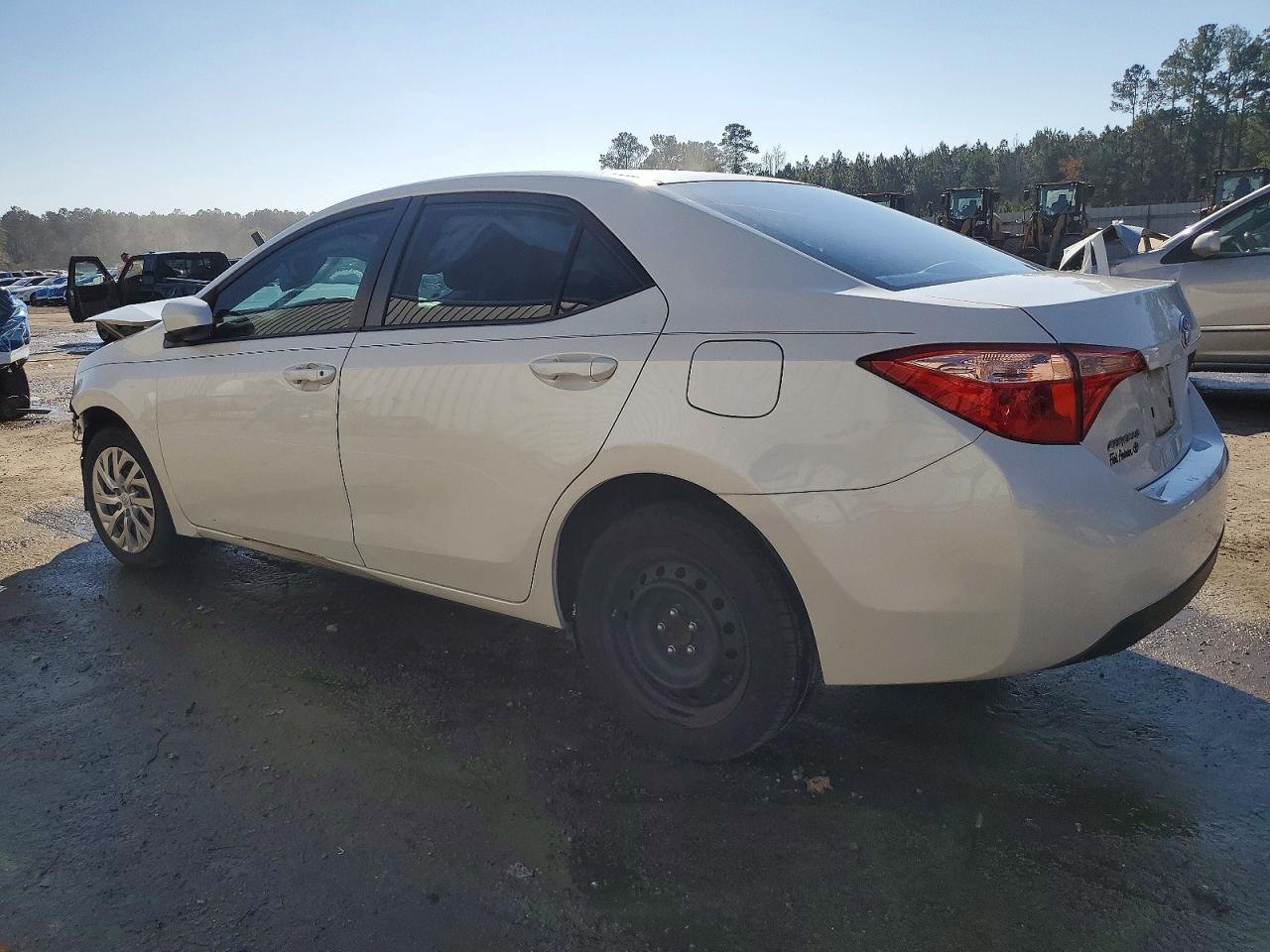 2018 TOYOTA COROLLA L photo 2
