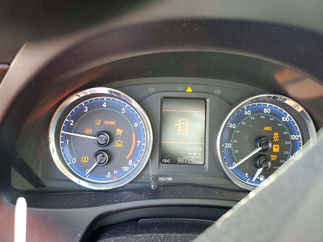 2018 TOYOTA COROLLA L photo 9
