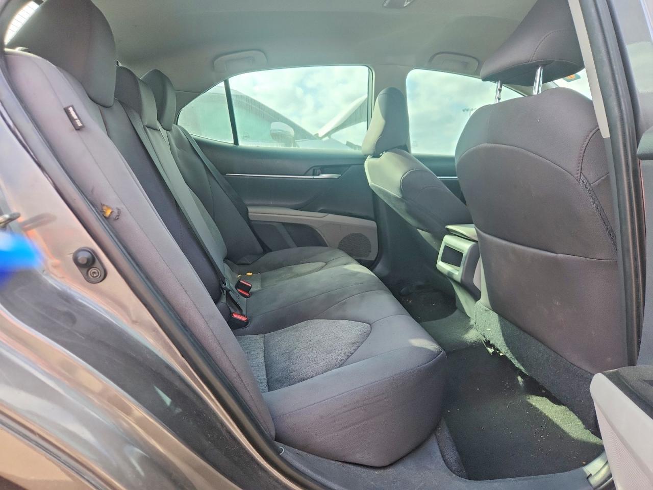 2018 TOYOTA CAMRY L photo 10