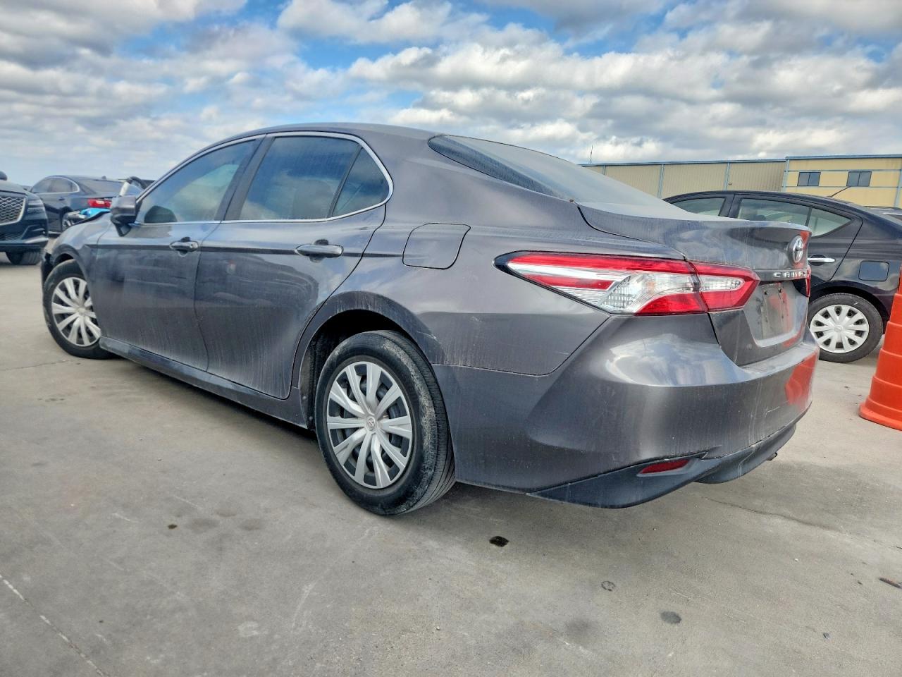 2018 TOYOTA CAMRY L photo 2