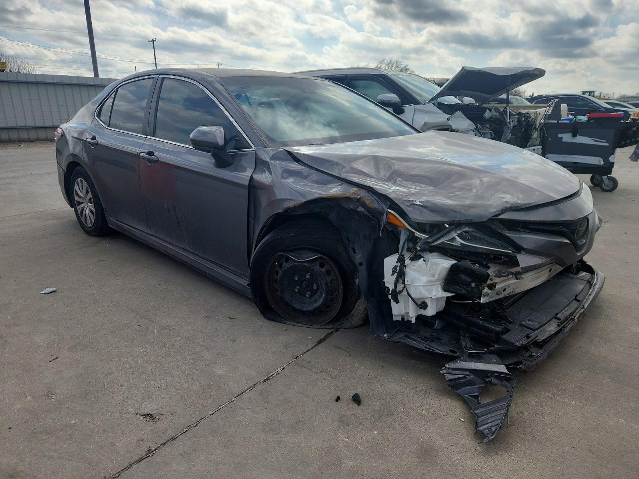 2018 TOYOTA CAMRY L photo 4