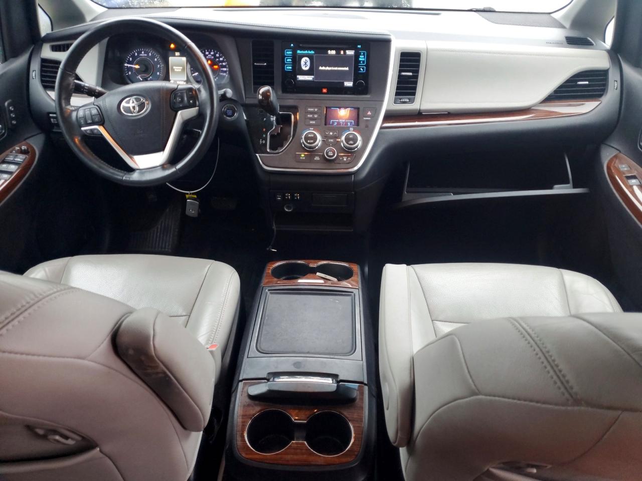 2015 TOYOTA SIENNA XLE photo 22