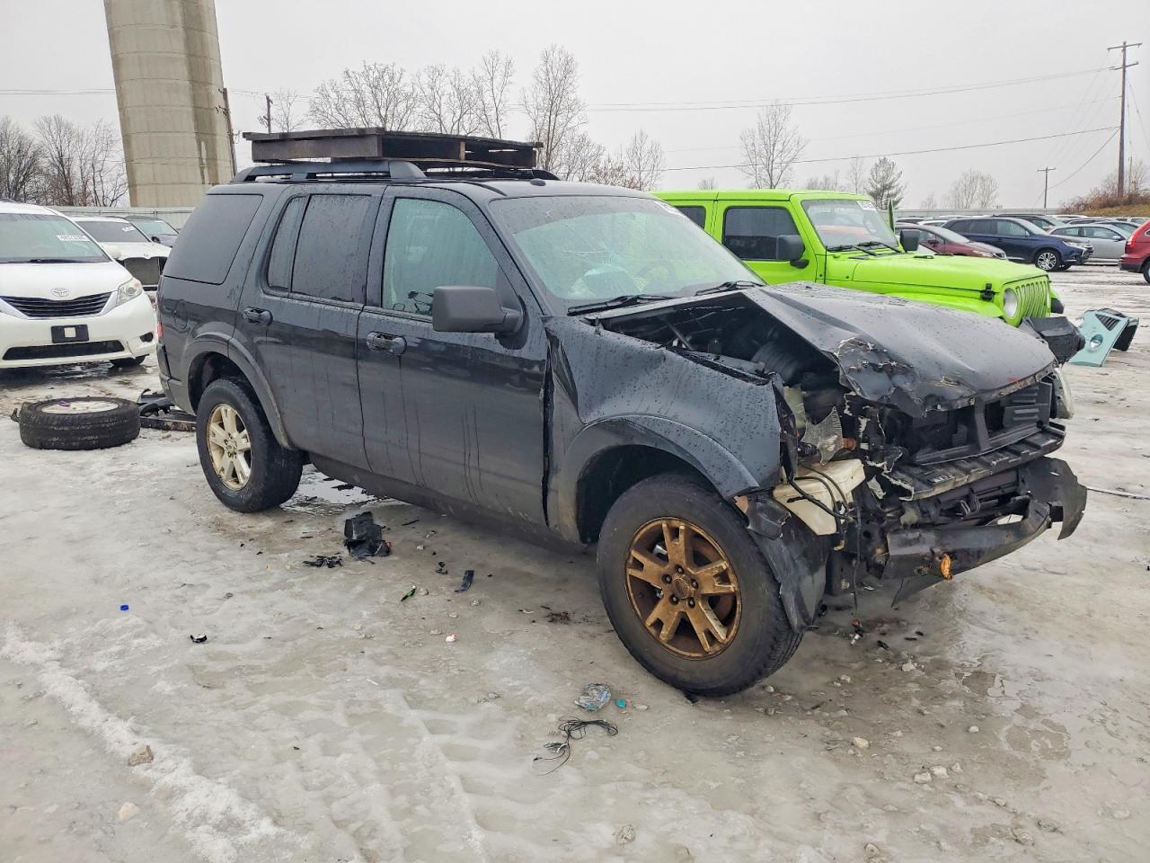 2010 FORD EXPLORER XLT photo 4