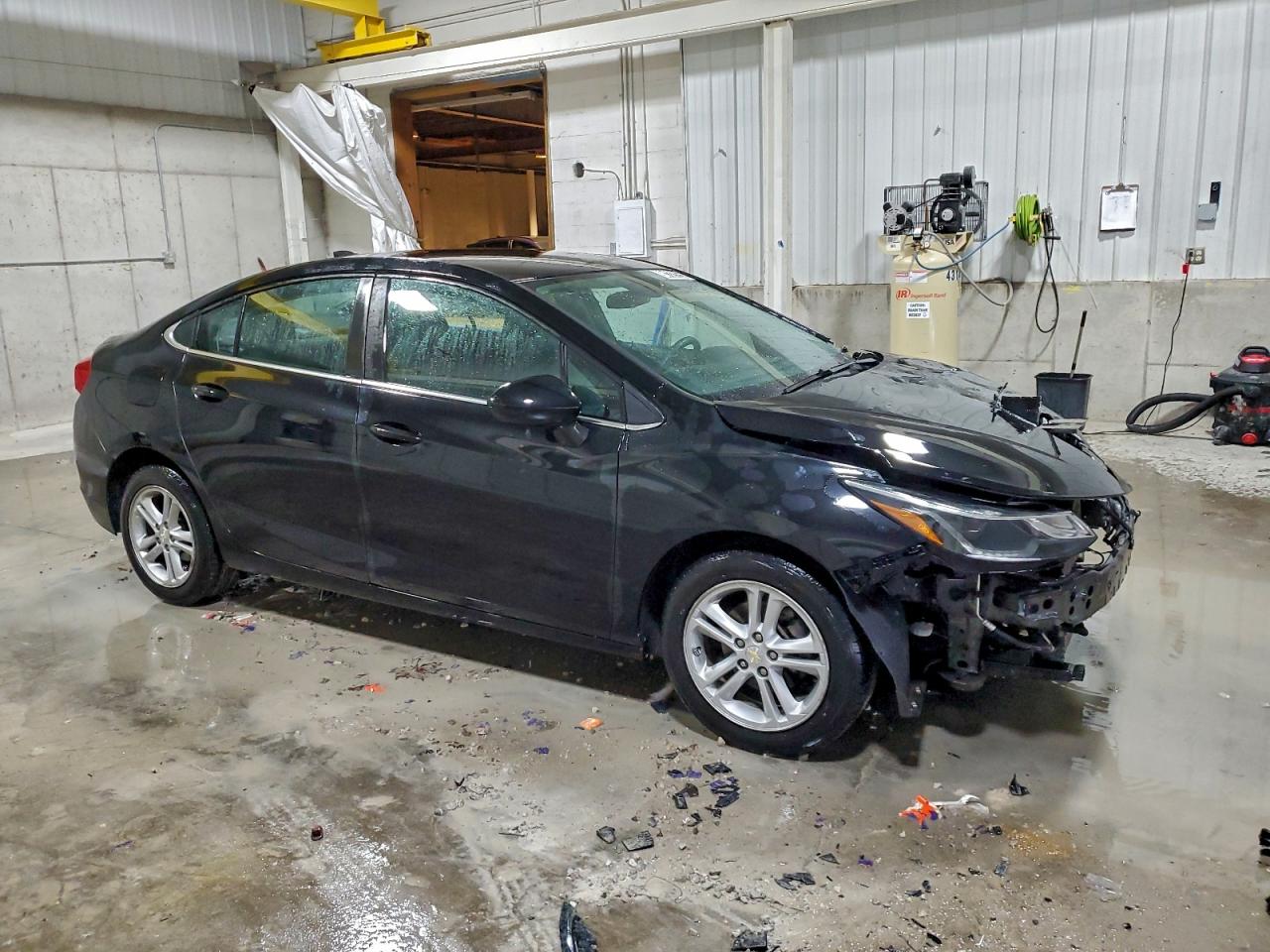 2017 CHEVROLET CRUZE LT photo 4