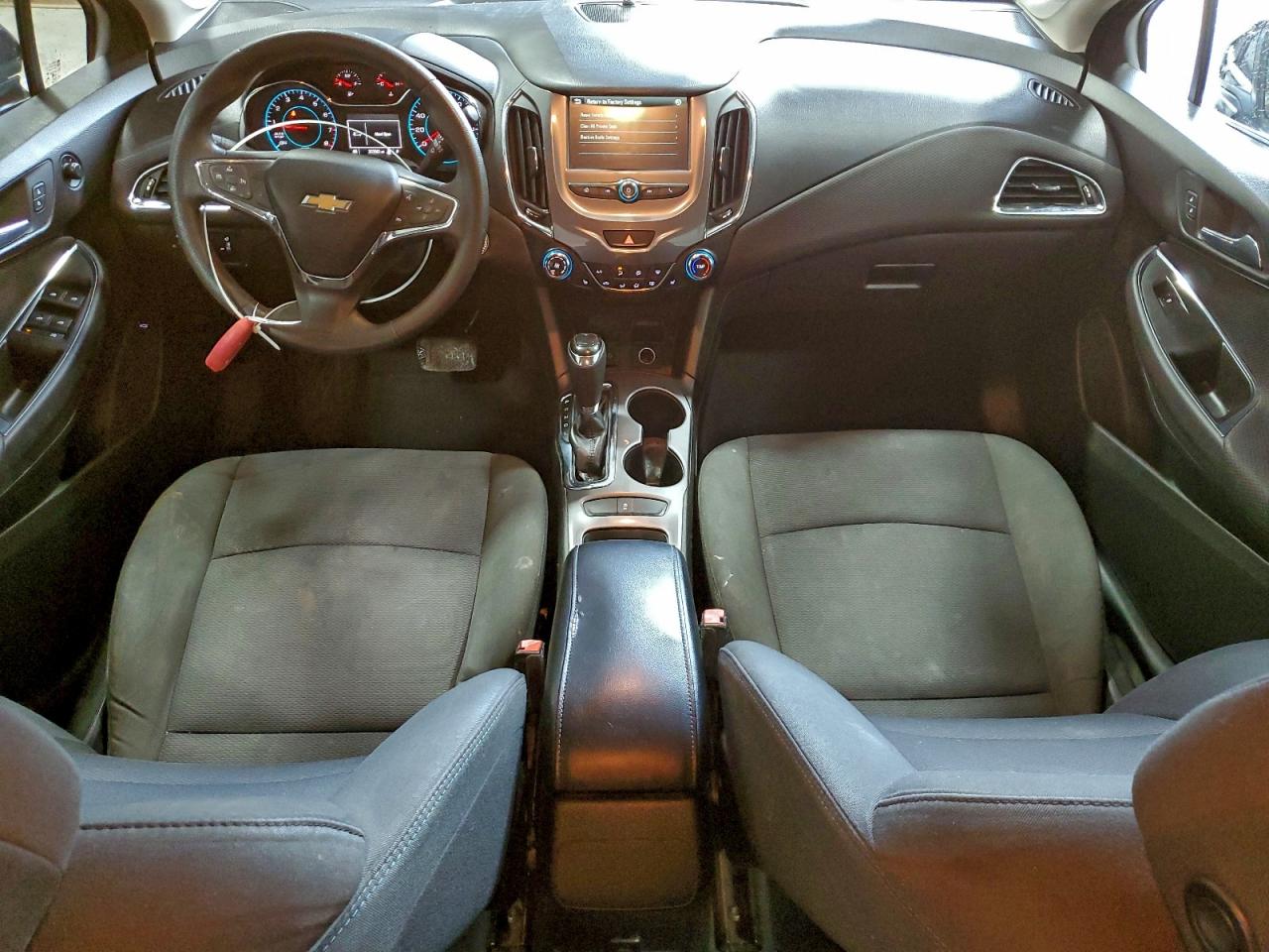 2017 CHEVROLET CRUZE LT photo 8