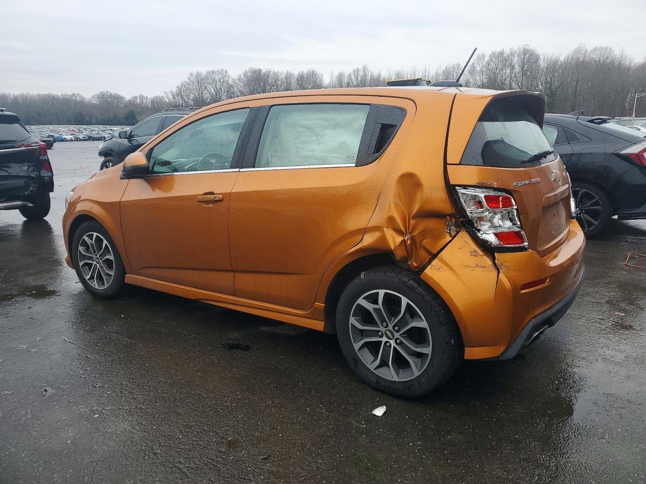 2017 CHEVROLET SONIC LT photo 4