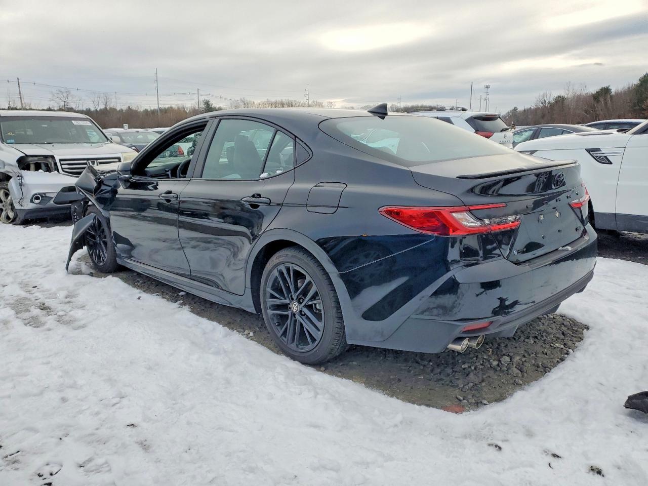 2025 TOYOTA CAMRY XSE photo 4