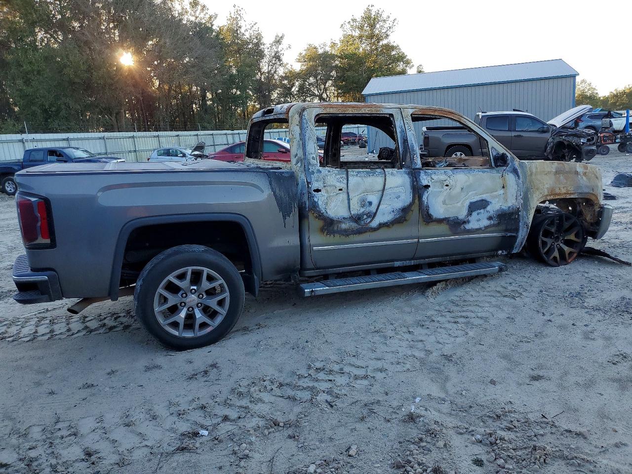 2017 GMC SIERRA C1500 SLT photo 3