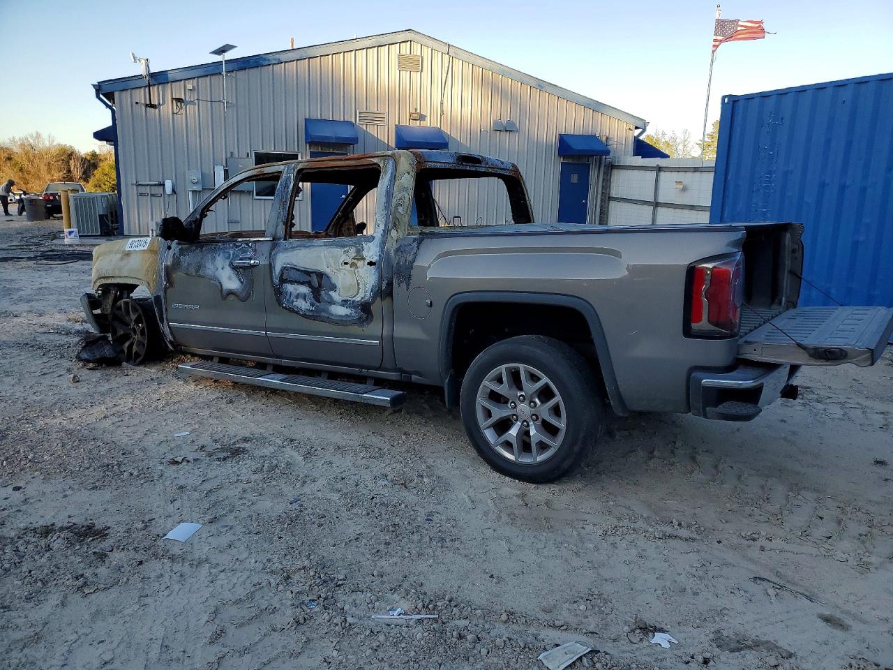 2017 GMC SIERRA C1500 SLT photo 2